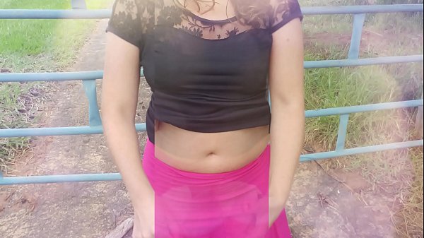 খামারে খেলছেন, একজন সত্যিকারের ঘরের বউ, দুশ্চরিত্রা দুশ্চরিত্রা এবং বন্যের মধ্যে তার কোল্ডিং স্বামী