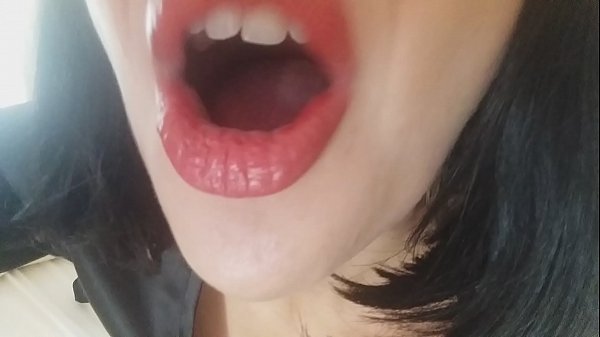 সোনা, তোমার সৎ মা তোমাকে আজ স্কুলে যেতে দেবে না... তোমাকে আমার খুব দরকার...